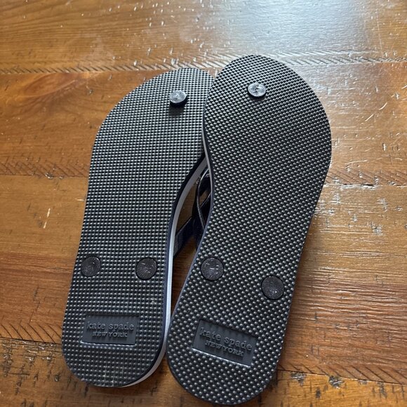 Kate Spade Light Blue Polka Dot Flip Flops New Size 8B - Picture 3 of 7